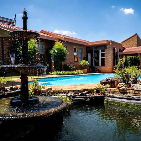 Asante Guest House Vanderbijlpark Exteriör bild