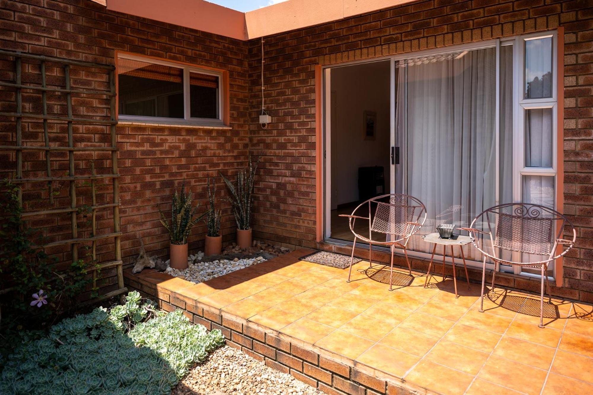 Asante Guest House Vanderbijlpark Exteriör bild