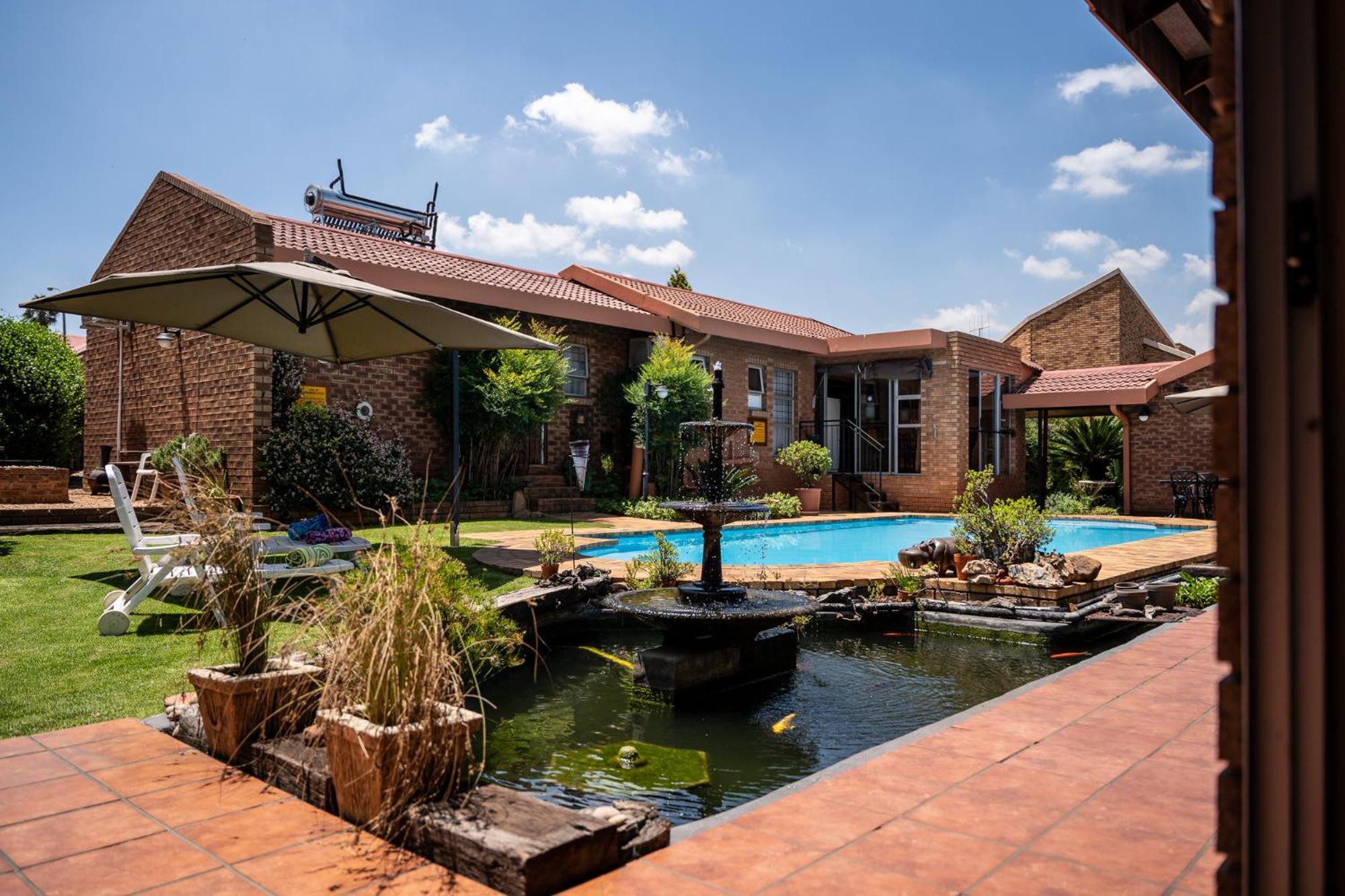 Asante Guest House Vanderbijlpark Exteriör bild
