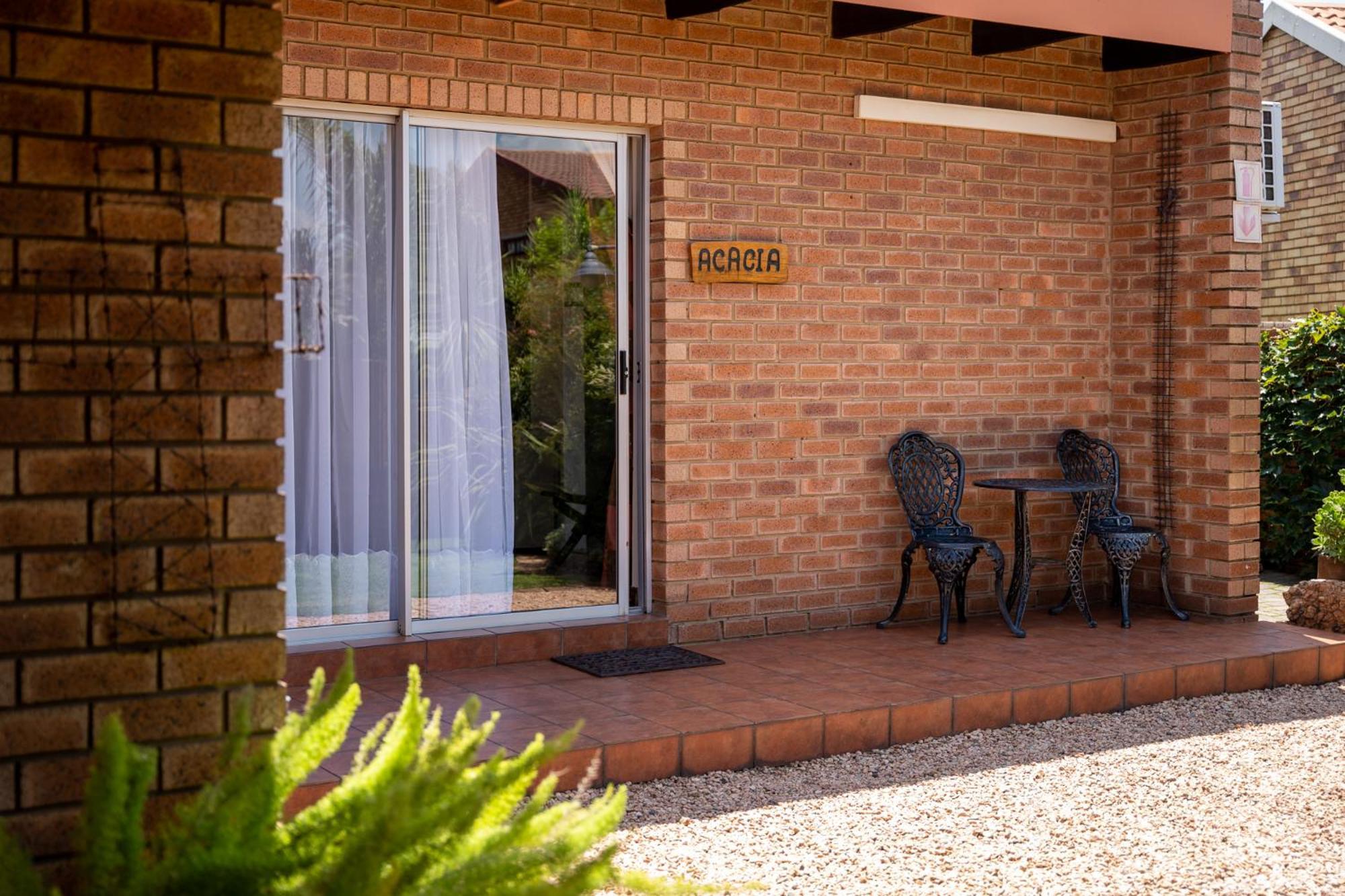 Asante Guest House Vanderbijlpark Exteriör bild