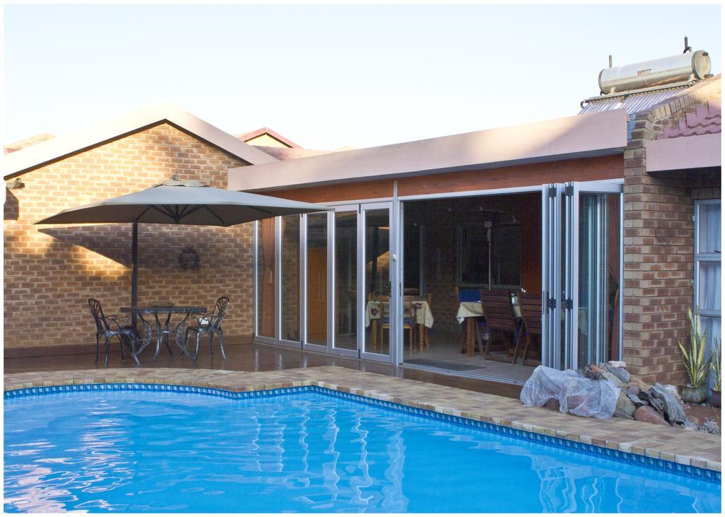 Asante Guest House Vanderbijlpark Exteriör bild